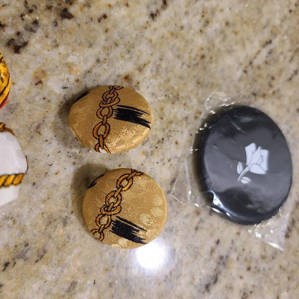 Vtg H&W Roberts Silky Animal Fluer de lis Link Print Scarf Scrunchie Earring Set